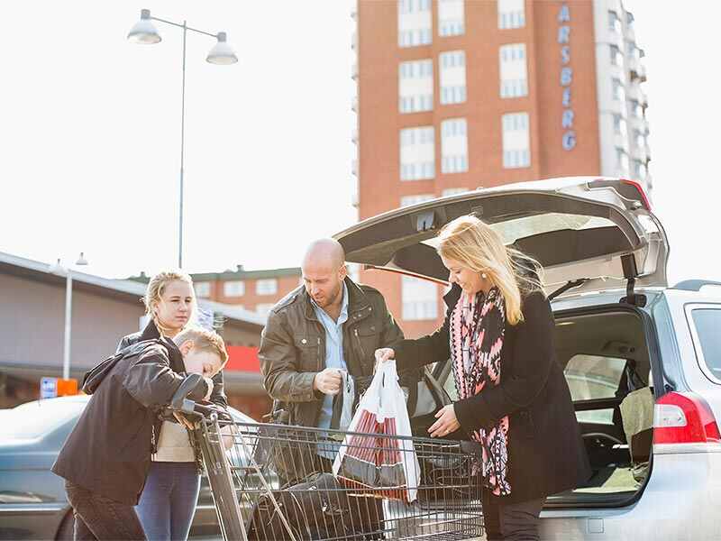Family unloading the groceries from the shopping trolley